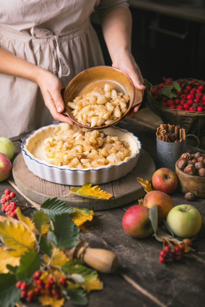 Woman cooking apple pie