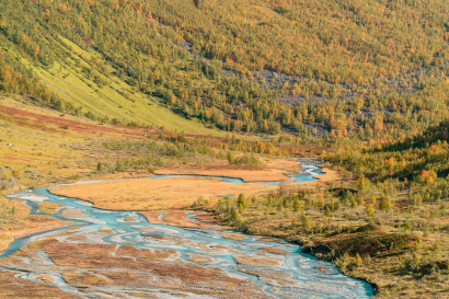 Blue glacier river in autum va...